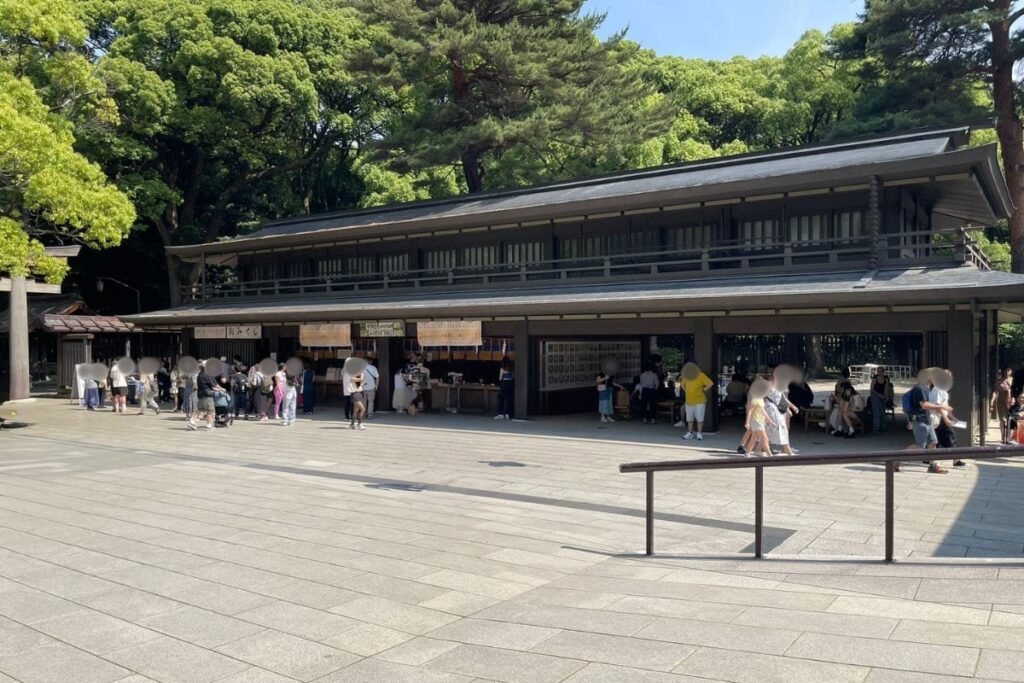 明治神宮の御朱印受付と授与品を扱う建物