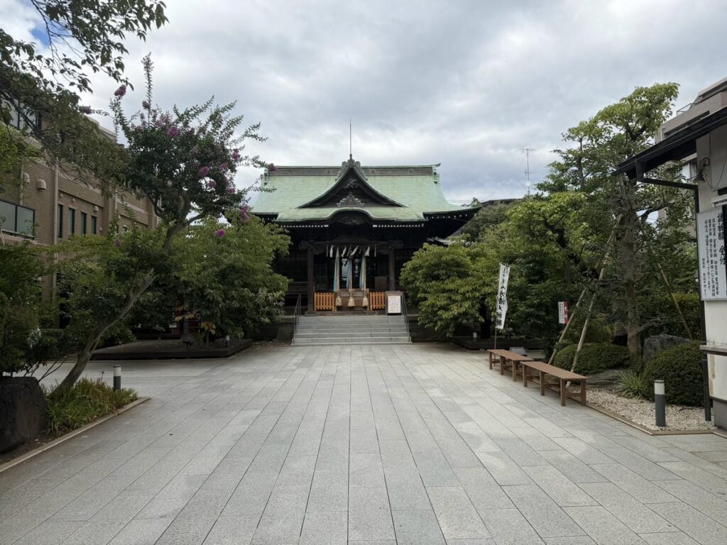 8月の通常期の桜神宮境内