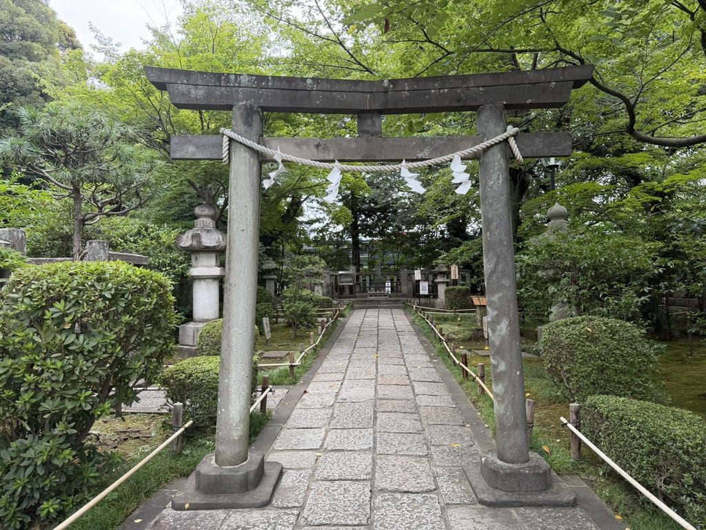 木戸孝允が寄進した吉田松陰墓所入口の鳥居