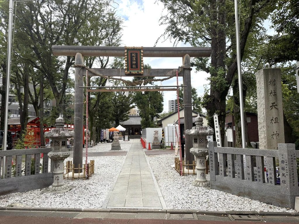 蛇窪神社の入口の鳥居