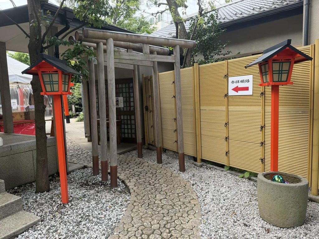 蛇窪神社の参拝順路にある鳥居