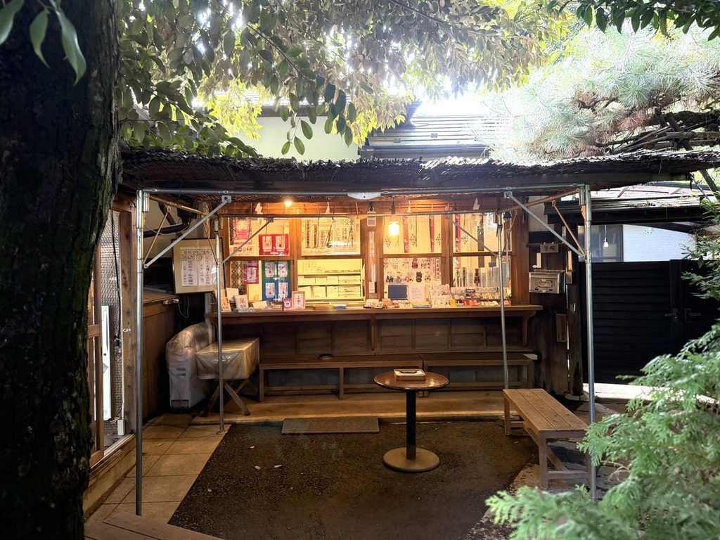 太子堂八幡神社の授与所