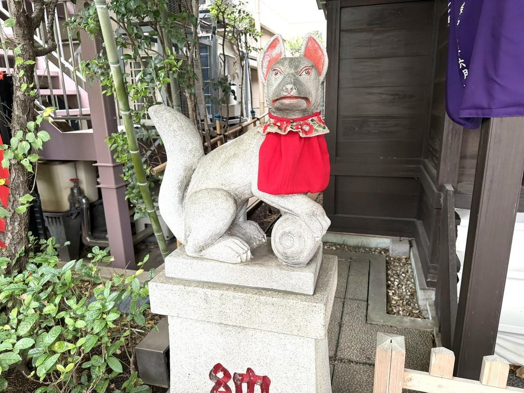 茶ノ木神社の狐像
