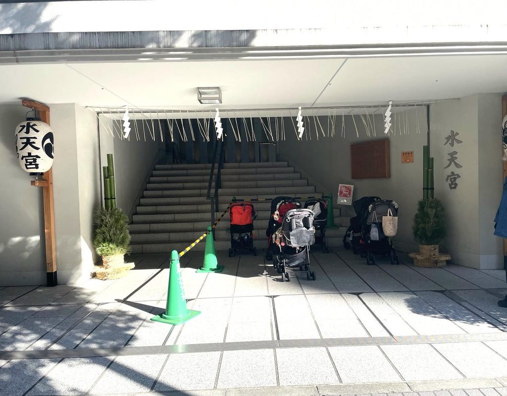 水天宮1階のベビーカー置き場