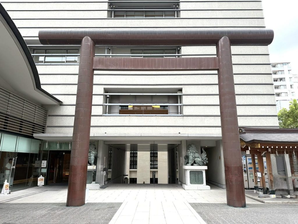 水天宮の鳥居と境内入口